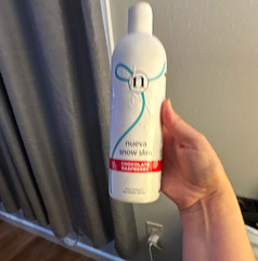 Nueva Snow Slim Hydrating Chocolate Raspberry Shampoo