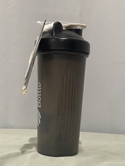 NWT BlenderBottle Classic 20 fl oz BPA-Free Shaker Bottle w/ Mixing Ball