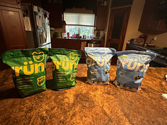 grüns Superfoods Greens Gummies Original & Sour Grinch Punch, 4 bags total