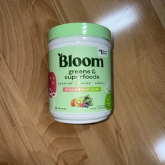 Bloom Greens & Superfoods Powder Strawberry Kiwi 48 Servings DairyFree Exp 12/26