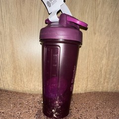 BlenderBottle 20 fl oz Purple Shaker Bottle w/ Mixer Ball Screw-On Lid Plastic