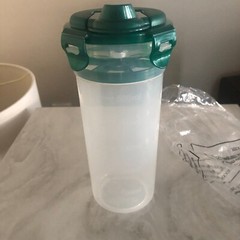 Lock & Lock Protein Shaker Bottle – 23 OZ Clear w/Green Lid – READ BELOW