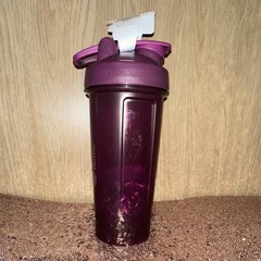 BlenderBottle 20 fl oz Purple Shaker Bottle w/ Mixer Ball Screw-On Lid Plastic